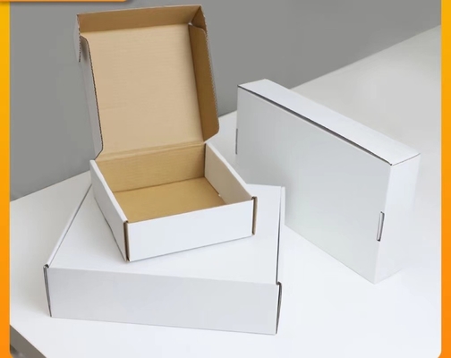 коробка коробки гофрированной бумаги 15x15x5cm Biodegradable простая белая складывая бумажная